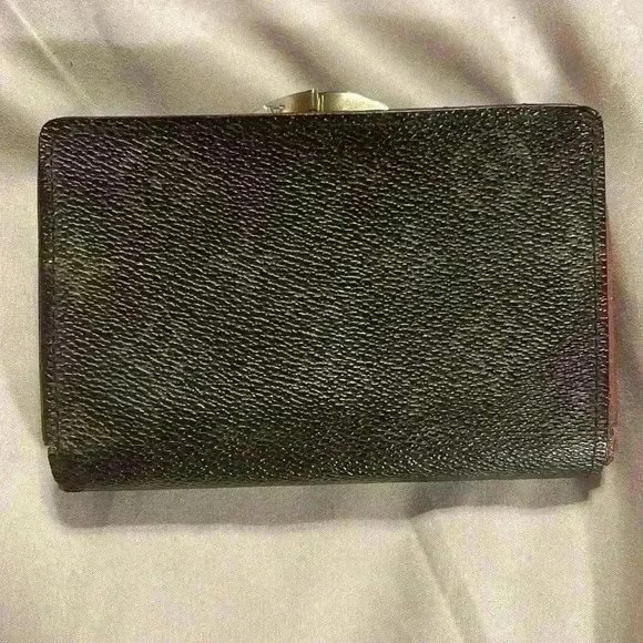 Louis Vuitton Kiss Lock Wallet - Picture 2 of 15